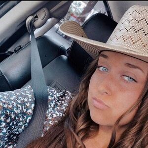 Meet your Posher, Josie